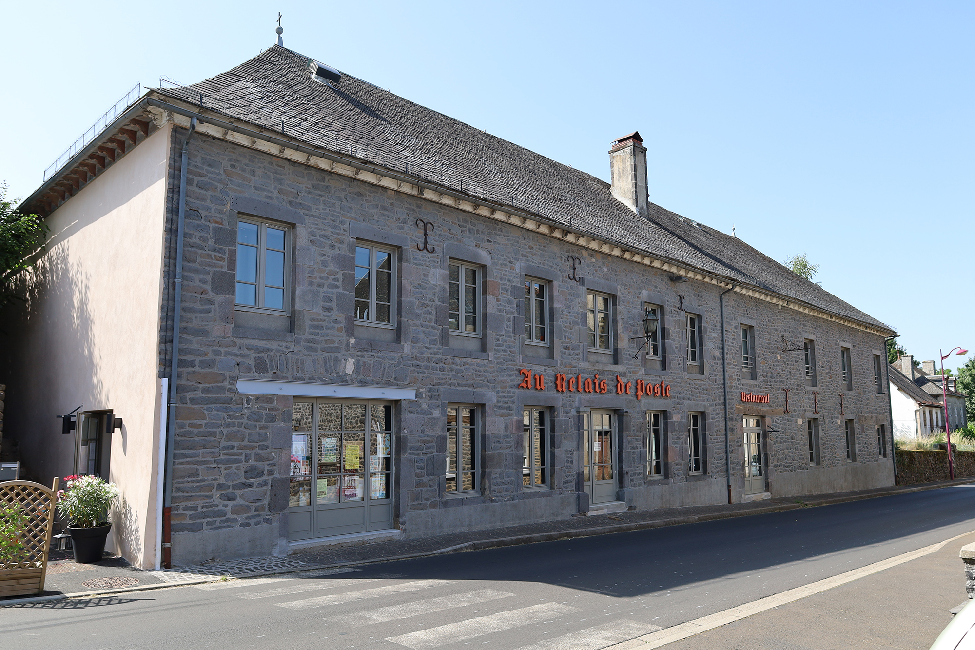 Le Relais de Poste - Ally - Chambres d'hôtes Restaurant